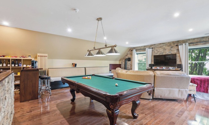Magog Apartment | Loft Avec Foyer, Billard, Cinéma Maison et +