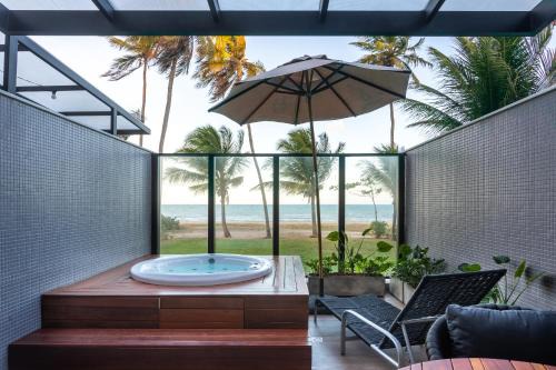 Jardim Oceania Apartment | Loft com hidromassagem frente mar e pé na areia