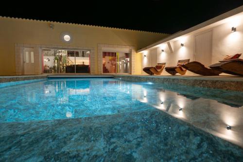 Aimargues Villa | Loft d'exception 350m2 spacieux et lumineux avec piscine à 15 min de la mer