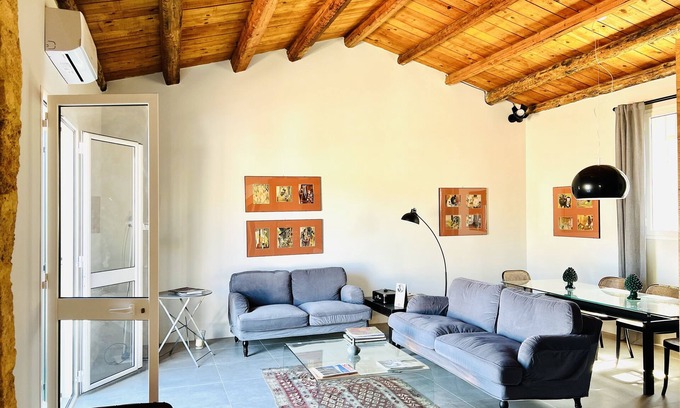 Palermo House | LOFT in downtown with TERRACE, Wifi,Air Cond.Free parking 2/3p