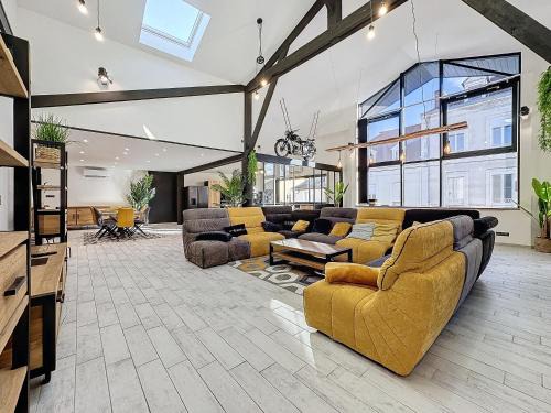 Montlucon Apartment | LOFT SPA SAUNA 10 personnes Centre ville