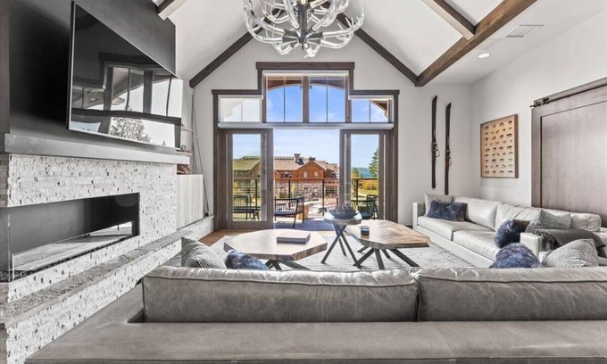 Stateline Condo | Loft w/spectacular lakeviews 4,217 sqft. 5 bed, 6 bath