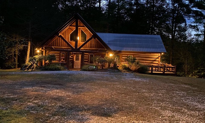 Oneida Cabin | Log Cabin On The Rocks