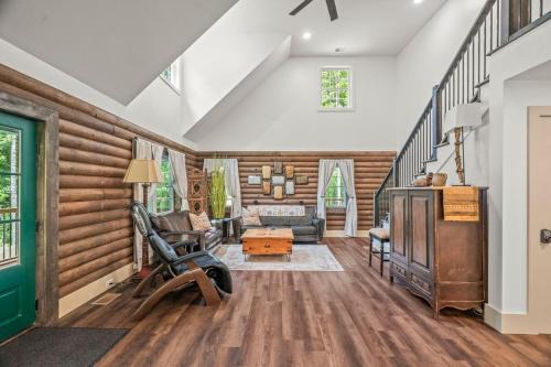 Joelton House | Log Cabin Sleeps 6 Woodsy Retreat!