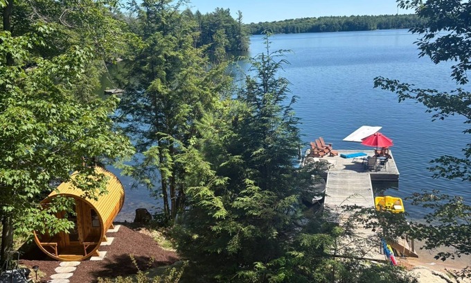 Seguin Cottage | Log Home, Sauna, Sand Beach, Boats, All Day Sun