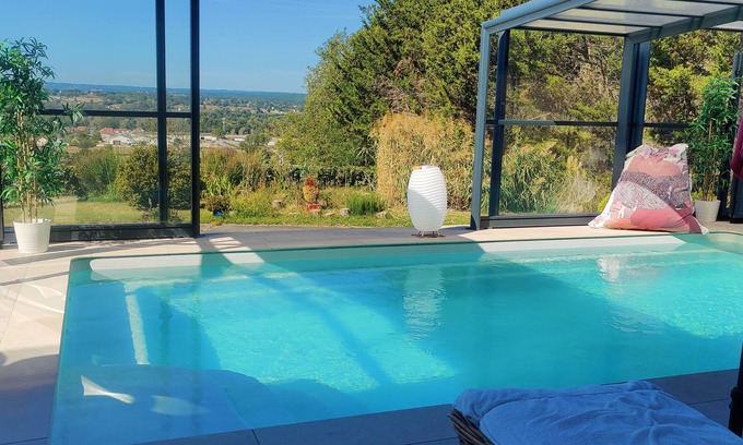 Estivareilles Apartment | Logement Avec Piscine Couverte Chauffée et spa Privatifs, vue Panoramique