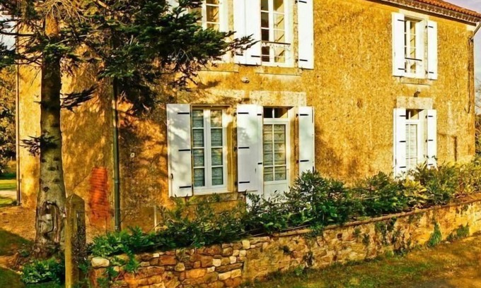 Thouarsais-Bouildroux House | Logis de Suzanne" estate