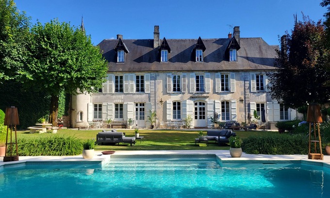 Cognac Bed & Breakfast | Logis des Tourelles, the Salignac room (3 people)