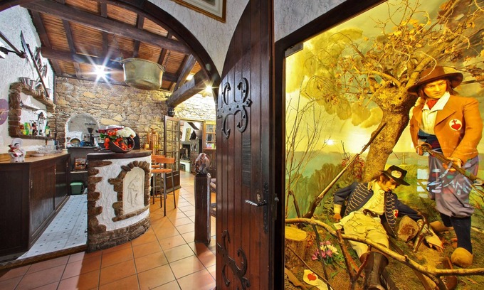 Saint-Laurent-sur-Sevre Hotel | Logis Hôtel Restaurant La Chaumière