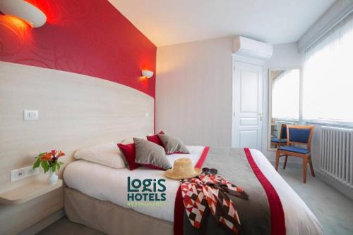 Doue-la-Fontaine Hotel | Logis Hôtel Auberge de la Rose