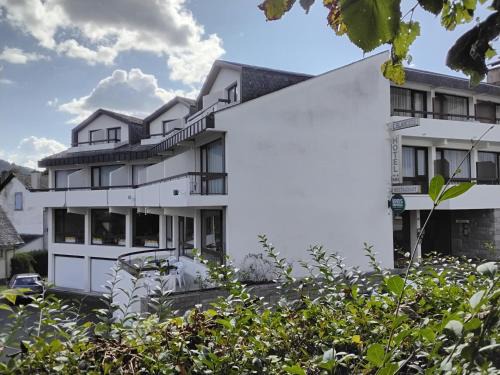 Thiezac Hotel | Logis Hôtel L'Elancèze