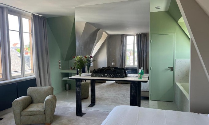 Vierzon Bed & Breakfast | Logis Hotel La Maison à Pan De Bois