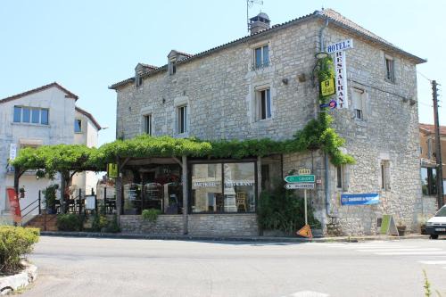 Sauzet Hotel | Logis Hotels- Auberge de la Tour - Hôtel et restaurant