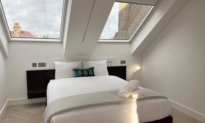 Harrow House | London House with 5 Very Large Ensuite Bedrooms, Excellent Location