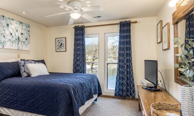 Sunrise Beach Condo | Lone Oak Point 34 - Three Bedroom Apartment, Sleeps 8