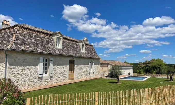 Saint-Meard-de-Gurcon House | Longère en Pierres Avec Piscine Privative Chauffée