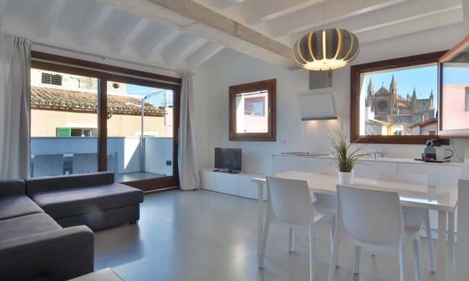 La Llotja-Born Apartment | Lonja Suites 4 white