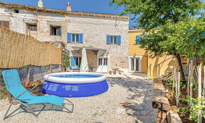 Divsici House | Look forward to a wonderful vacation in this vacation home in a quiet location.
