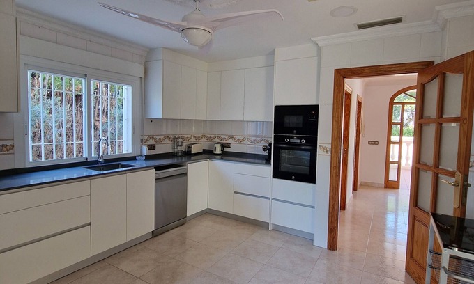 San Juan de Alicante Ski Chalet | Los Olivos