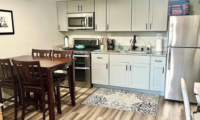 Mar Lee House | Loveable Home in Perfect Location! 5miles to downtown&stadiums, 10 to Red Rocks!