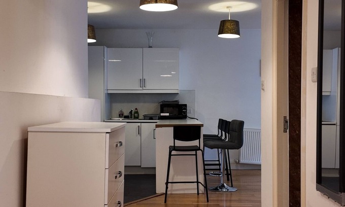 Bishop's Apartment | Lovely 2 BR with Patio Waterloo LM1