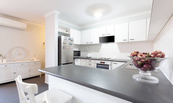Lyneham Apartment | Lovely 2B apartment with free WIFI - the blue gum
