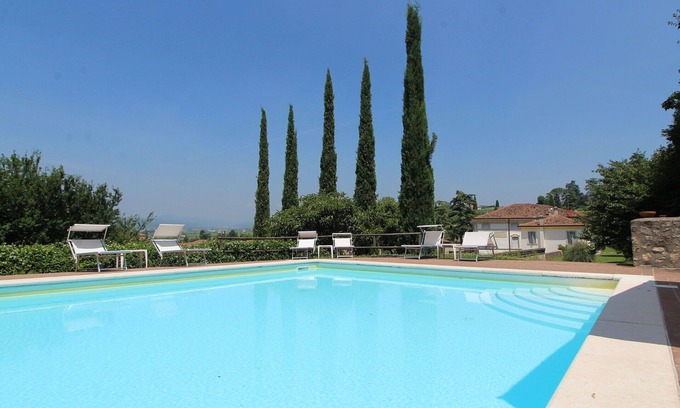 Colognola ai Colli Apartment | Lovely apartment for 8 guests with WIFI, A/C, pool and TV, close to Verona