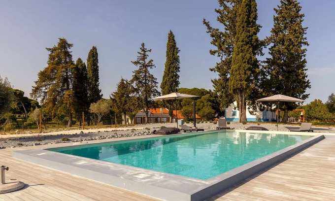 Sao Martinho Villa | Lovely apartment in villa for 7 people with WIFI, A/C, pool, TV and terrace