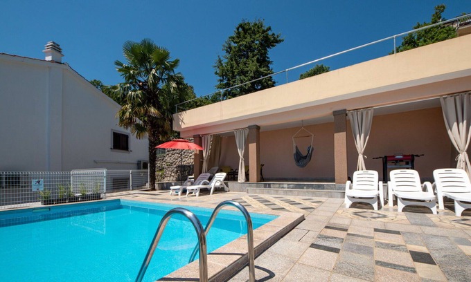 Tulisevica Apartment | Lovely apartment for 4 guests with A/C, pool, WIFI, TV, terrace and pets allowed