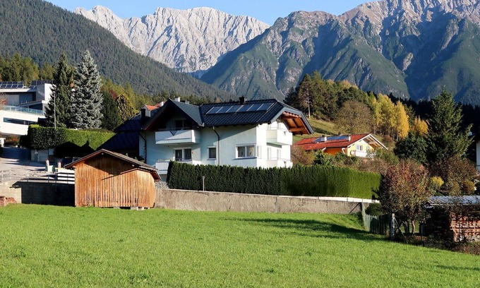 Imst Apartment | Lovely apartment for 4 people with WIFI, TV, terrace and parking