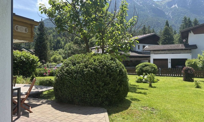 Weissenbach am Lech Apartment | Lovely apartment for 6 people with WIFI, TV, terrace and pets allowed