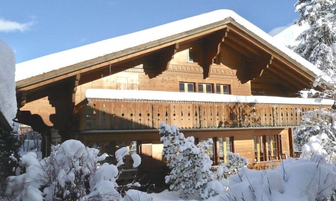 Lauenen Apartment | Lovely apartment for 6 guests with WIFI and pets allowed