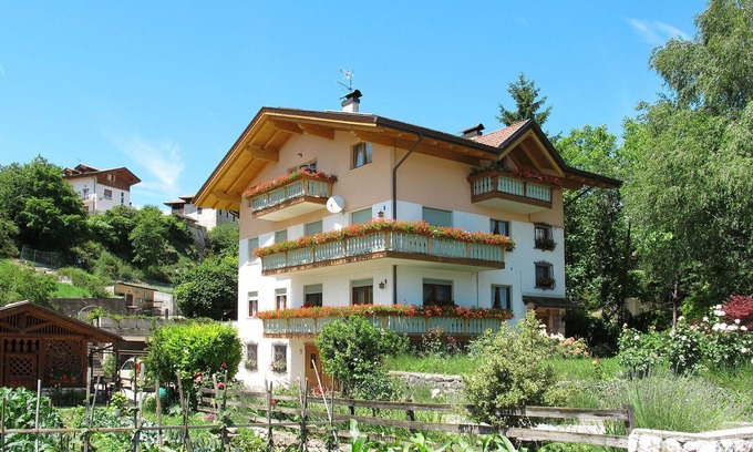 Coredo Apartment | Lovely apartment for 6 guests with WIFI, TV, patio and pets allowed