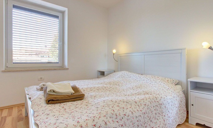 Truske Apartment | Lovely apartment for 6 people with WIFI, A/C, pool, balcony, pets allowed and panoramic view