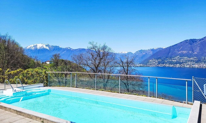 Magadino Apartment | Lovely apartment for 4 people with WIFI, pool, TV, terrace, pets allowed, panoramic view and par.