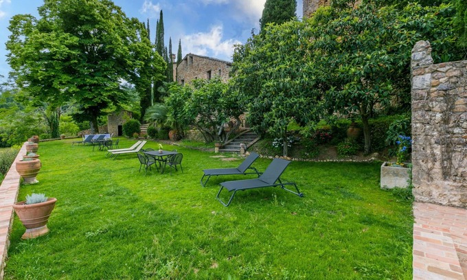 Stigliano Apartment | Lovely apartment for 10 people with WIFI, TV, patio, pets allowed and panoramic view