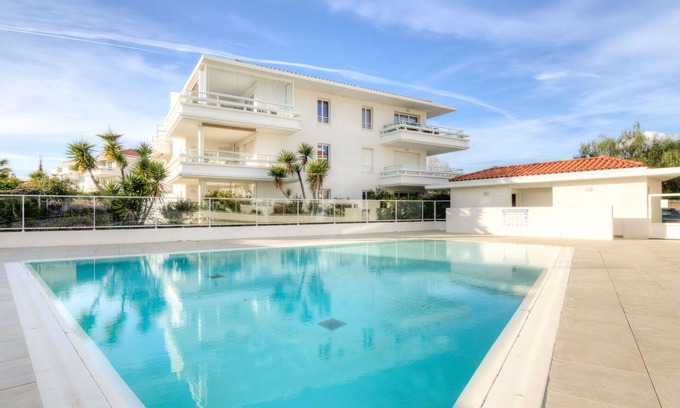 Carqueiranne Apartment | Lovely apartment for 2 guests with pool, A/C, WIFI, TV and terrace