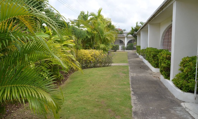 Sunset Crest Apartment | Lovely Apartment Ideally Located Close to Platinum Beaches and High-End Shopping