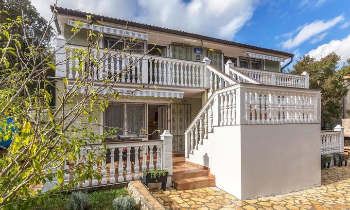 Pavicini Apartment | Lovely apartment in Pavicini with WiFi