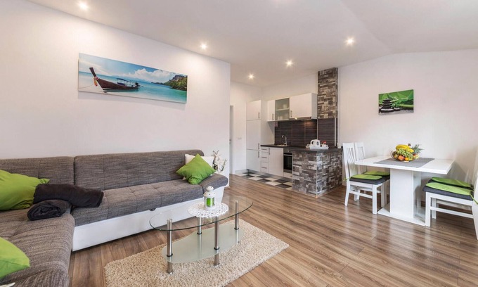 Pavicini Apartment | Lovely apartment in Pavicini with WiFi