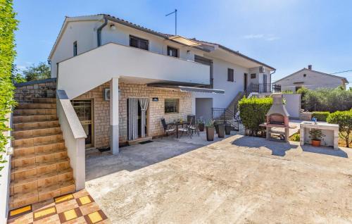 Mali Vareski Apartment | Lovely Apartment In Peruski