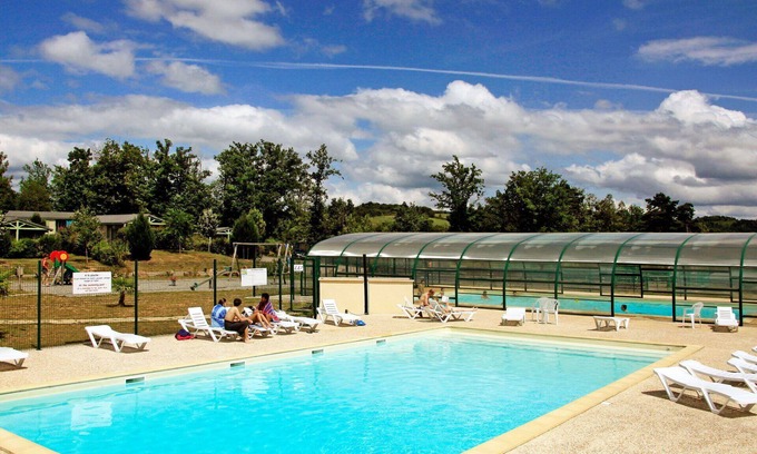 Beynat House | Lovely apartment in villa for 6 people with WIFI, pool, TV, terrace and pets allowed