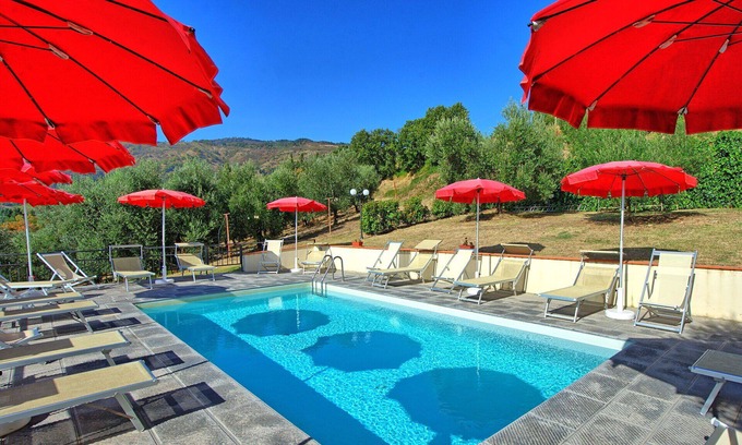 Montebonello Villa | Lovely apartment in villa for 6 guests with pool, WIFI, TV, veranda and pets allowed