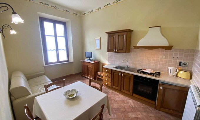 Casole d'Elsa House | Lovely apartment in villa for 6 people with pool, WIFI, TV, patio and panoramic view
