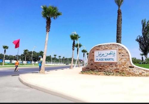 Miramar Apartment | Lovely Appart, terrace, opposite the beach