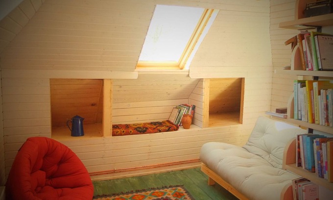 Valsanesti House | Lovely Attic in Traditional Old House & Garden near Forest