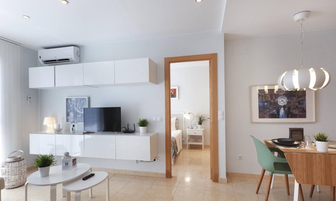 Sagunto Apartment | Lovely Beachside Apartment with Free Wifi and All Amenities