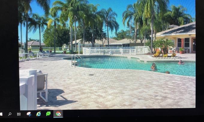 Fedhaven Condo | Lovely bright high ceilings condo