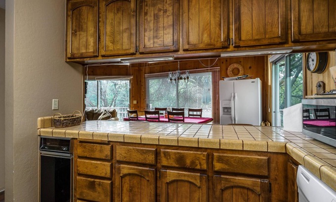 Groveland Cabin | Lovely cabin in the beautiful Pine Mountain Lake in Yosemite National Park area.