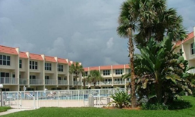St. Augustine Beach Condo | Lovely Condo On The Beach With Pool And Ocean View - Newly Furnished